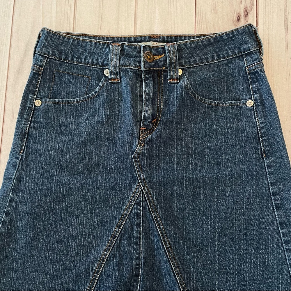 y2k Levi’s Denim Jean Skirt Size 8 Raw Edge Frayed Hem Asymmetrical Stitching - Picture 2 of 16